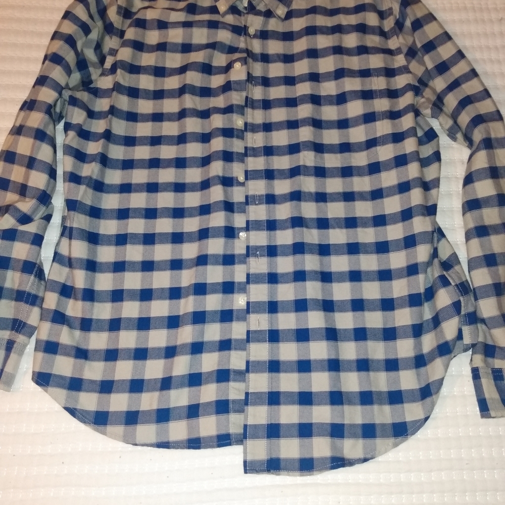 Men's long sleeve dress shirt or casual wear size large. Blue/grey
